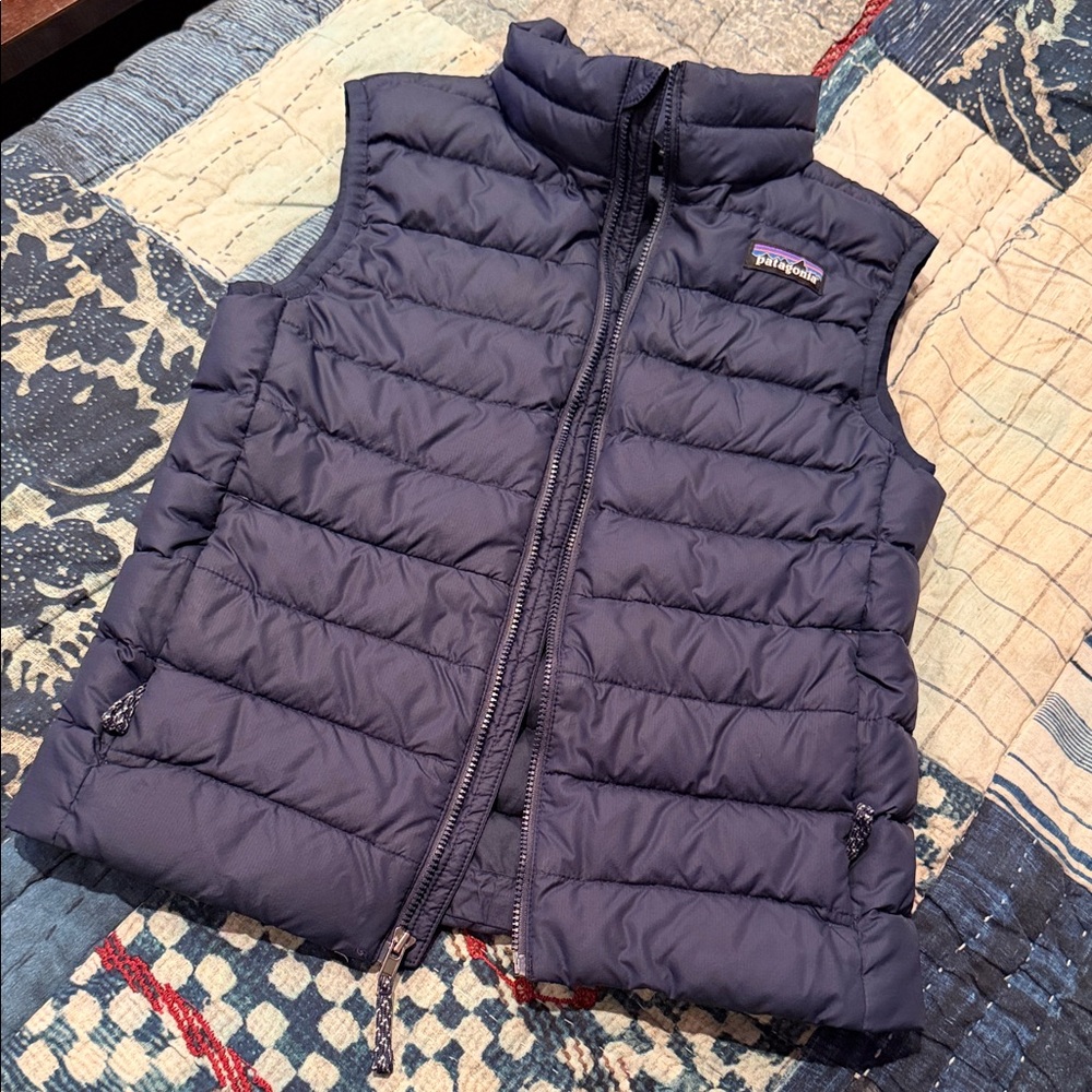 Patagonia Dark Blue Quilted down Vest boys small